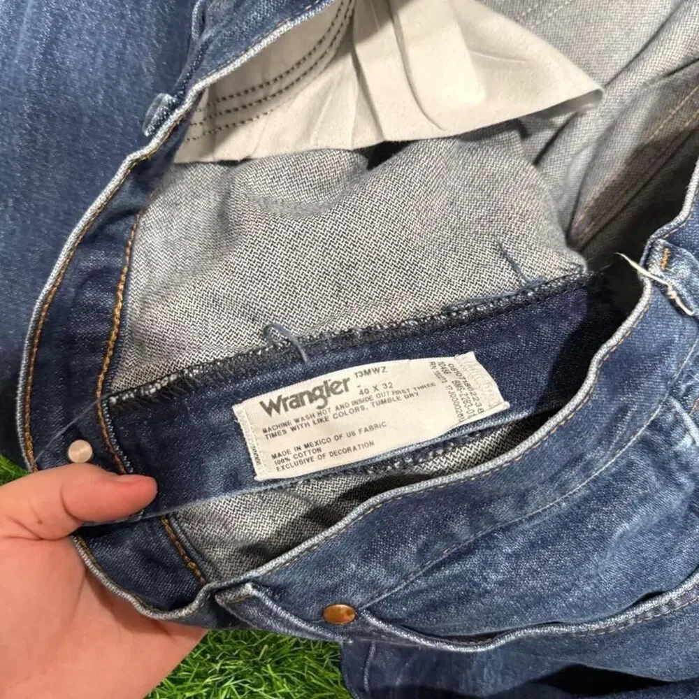 Wrangler Men's Blue and Navy Jeans